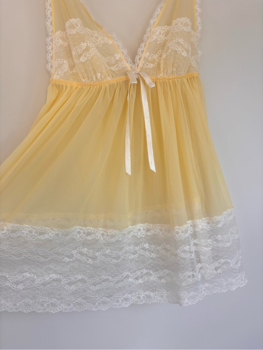 Victoria’s Secret Y2K Yellow Lace Babydoll Chemise Nightgown L - Picture 3 of 8
